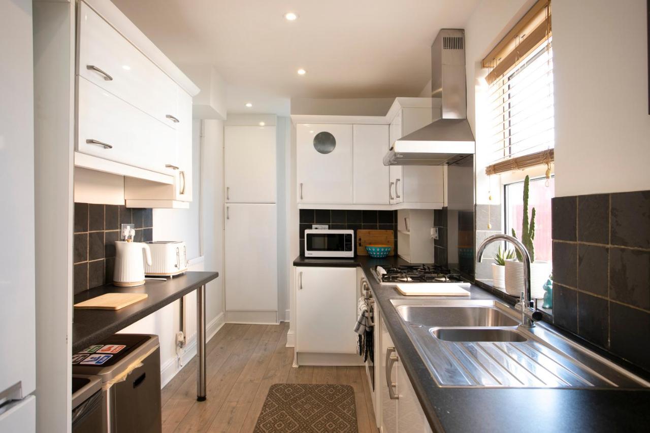 Spring Villa Leicester Extérieur photo
