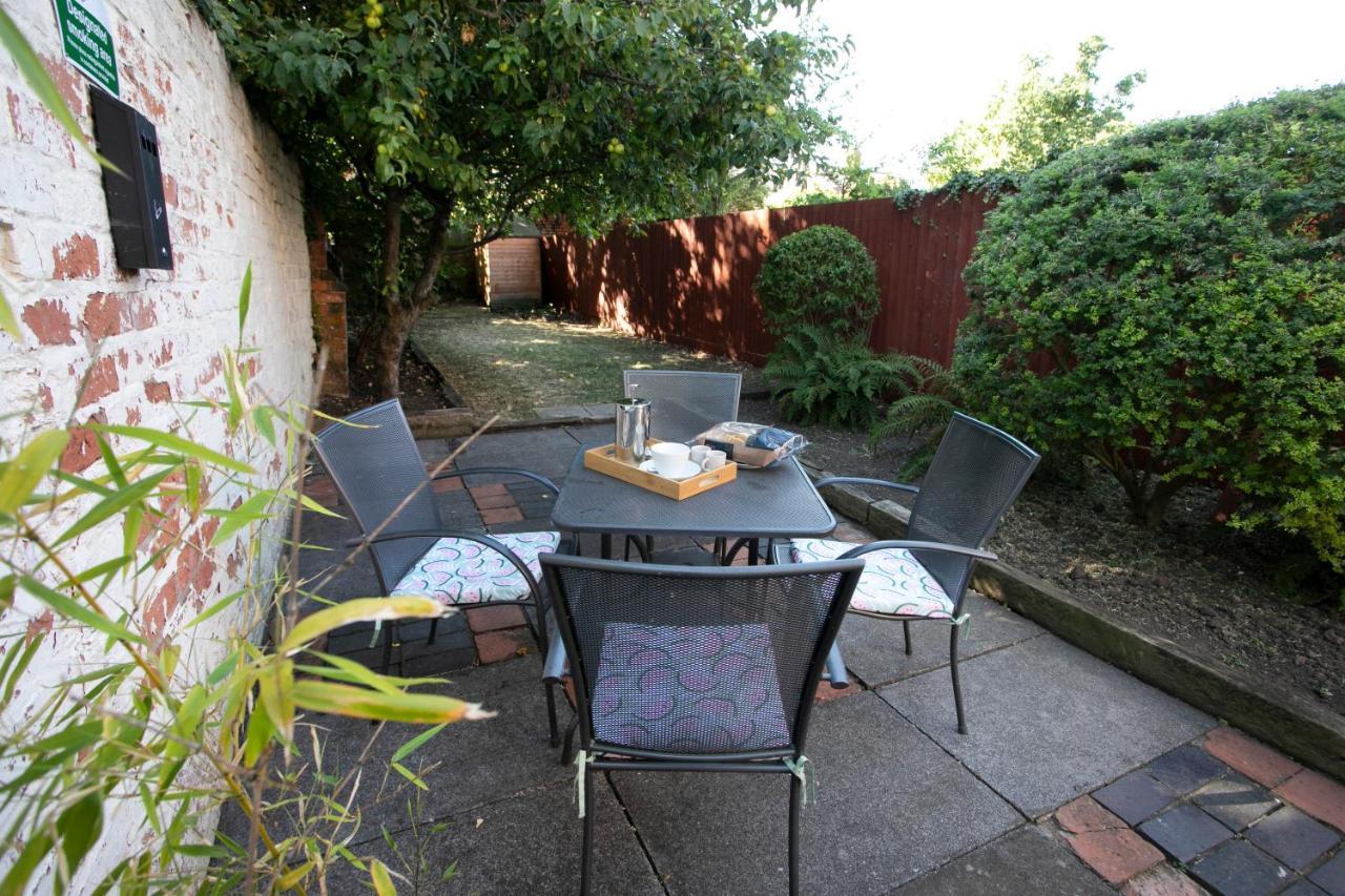 Spring Villa Leicester Extérieur photo